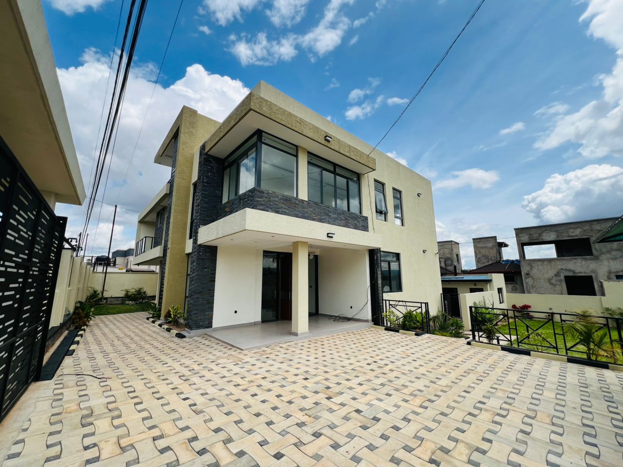 Real estate support — renting houses and land
